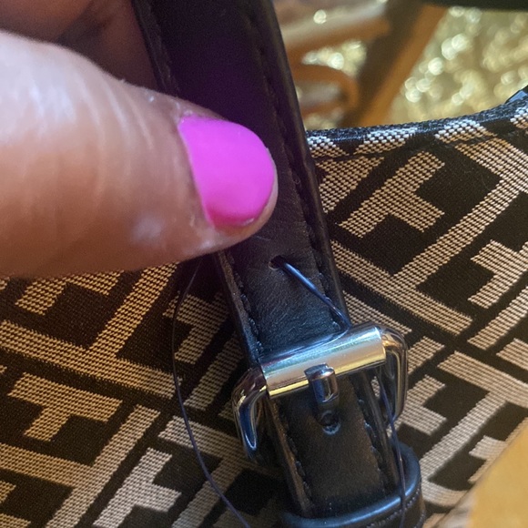 Tommy Hilfiger bag 13X 9 1/2” in size - Picture 11 of 12